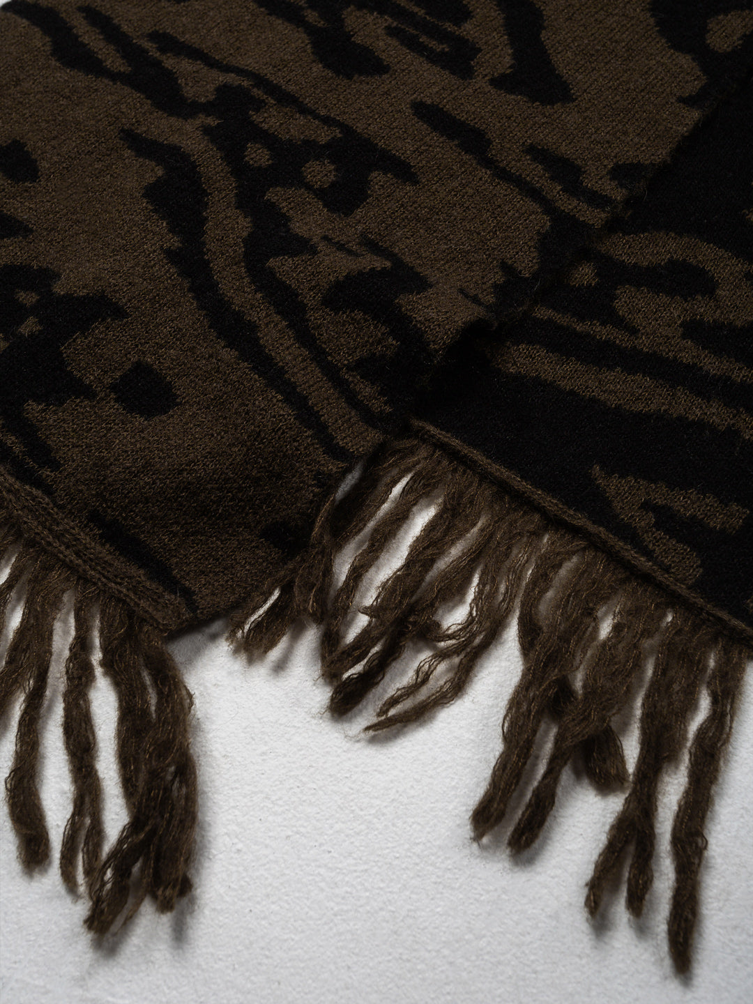 'Headlock' Scarf