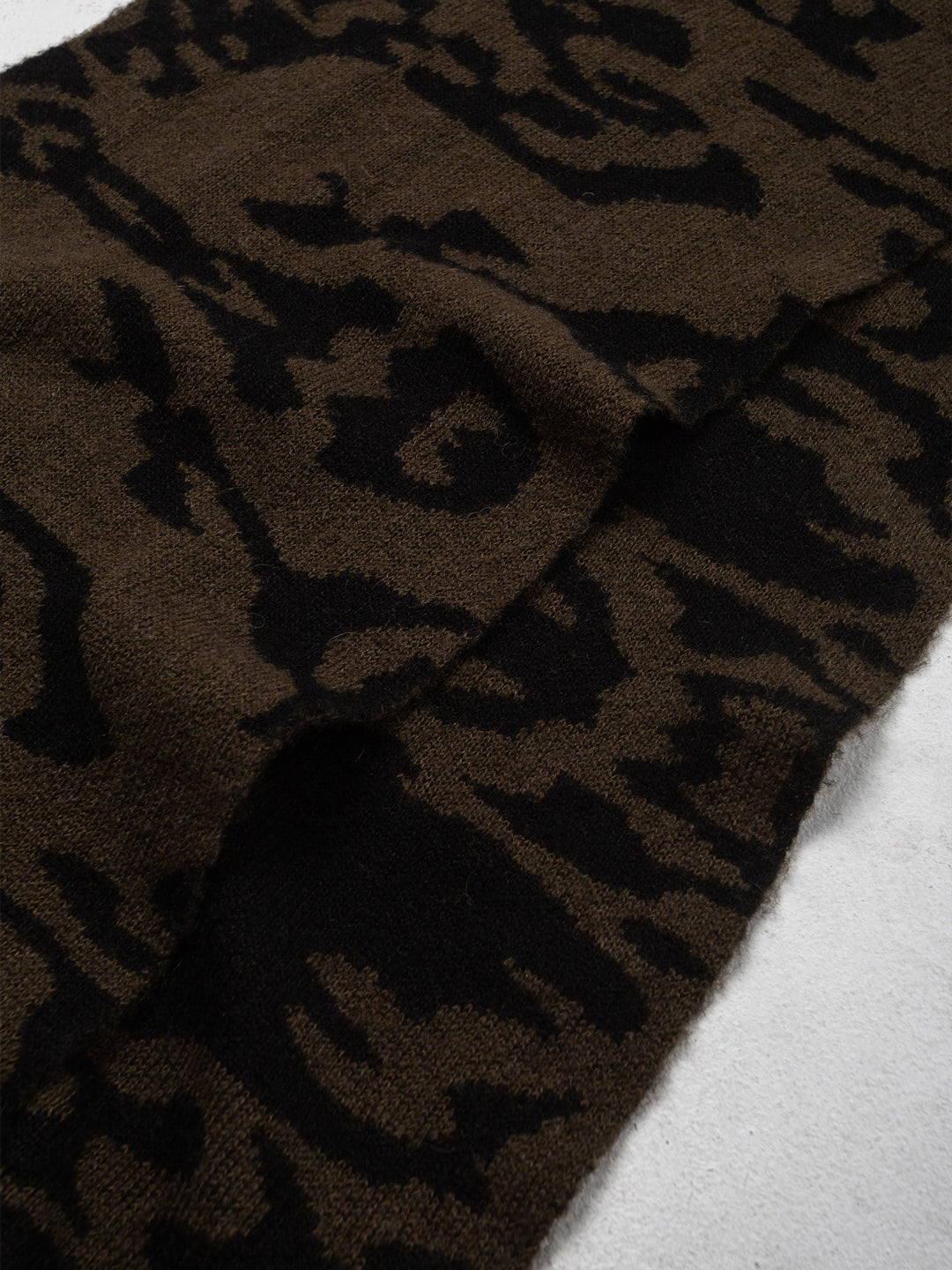 'Headlock' Scarf