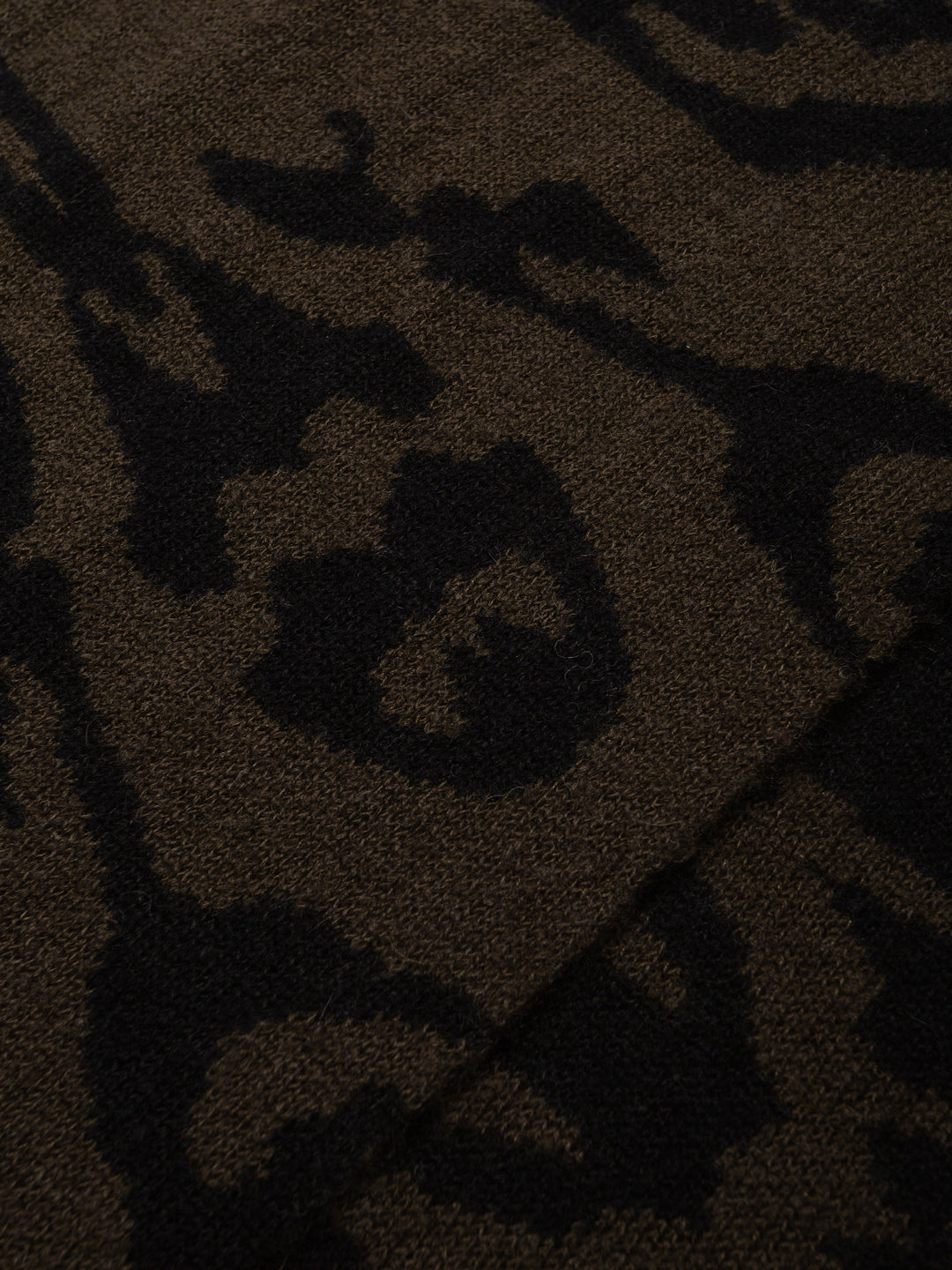'Headlock' Scarf